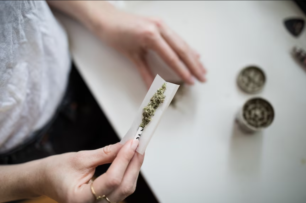 What Can You Roll a Blunt With: Top Options for a Perfect Smoke